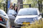 Vinkeveen 19 april 2011
Roxeanne Hazes krijgt haar eerste auto een fiat 500 . Ze ging hem samen met haar moeder Rachel ophalen en daarna aan haar broer Andre jr laten zien op school.
Peter Smulders bv