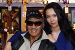 Scheveningen 18 maart 2011
Andy Tielman met vrouw en dochter in Rock en Roll winkel in Scheveningen.
Peter Smulders bv