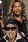 Scheveningen 18 maart 2011
Andy Tielman met vrouw en dochter in Rock en Roll winkel in Scheveningen.
Peter Smulders bv