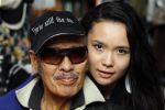 Scheveningen 18 maart 2011
Andy Tielman met vrouw en dochter in Rock en Roll winkel in Scheveningen.
Peter Smulders bv