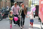 Amsterdam 13 april 2011
Mama van het jaar verkiezing in Panama. Angela Schijf met dochters Mensje en Bloem
Peter Smulders bv