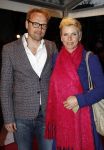 Den Haag 6 april 2011
Premiere alle tijd met oa Paul de leeuw in pathe spuiplein. Anita Witzier met vriend
Peter Smulders bv