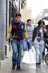 Amsterdam 5 april 2011
Ben Saunders en zijn vrienin doen boodschappen bij Blue Blood op de pc hooftstraat. Micha Noot helpt ze.
Peter Smulders bv
