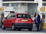 Amsterdam en Nieuw Vennep 16 april 2011
Constanza Breukhoven haalt bij haar moeder Connie haar kinderen op en tankt daarna bij de shell.
Peter Smulders bv
