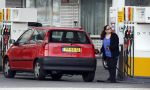 Amsterdam en Nieuw Vennep 16 april 2011
Constanza Breukhoven haalt bij haar moeder Connie haar kinderen op en tankt daarna bij de shell.
Peter Smulders bv
