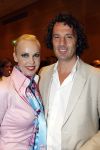 Amsterdam 17 april 2011
Sheila de Vries krijgt uit handen van burgemeester Eberhard v d Laan een koninklijke onderscheiding op haar feestje in het hilton. Denise Boekhoff met man
Peter Smulders bv