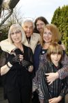Poortugaal 3 april 2011
Boekpresentatie Eddy Doorenbos en cd opnames. Humphrey Campbell en zijn broers reiken eerste boek uit. Verder zijn natuurlijk de vrouw dochter en kleinzoons van Eddy aanwezig.
Peter Smulders bv