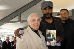 Poortugaal 3 april 2011
Boekpresentatie Eddy Doorenbos en cd opnames. Humphrey Campbell en zijn broers reiken eerste boek uit. Verder zijn natuurlijk de vrouw dochter en kleinzoons van Eddy aanwezig.
Peter Smulders bv