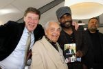 Poortugaal 3 april 2011
Boekpresentatie Eddy Doorenbos en cd opnames. Humphrey Campbell en zijn broers reiken eerste boek uit. Verder zijn natuurlijk de vrouw dochter en kleinzoons van Eddy aanwezig. Dolf de Vries
Peter Smulders bv