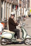 Amsterdam 29 maart 2011
Huub Stapel op zijn vespa scooter.
Peter Smulders bv