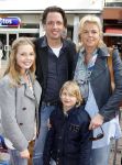 Amsterdam 20 maart 2011
Premiere Hop in Tuschinski. Irene Moors met man Barry en kinderen
Peter Smulders bv