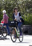 Amsterdam 8 april 2011
Isa Hoes op school bij haar kinderen en op de fiets in het vondelpark.
Peter Smulders bv