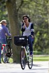 Amsterdam 8 april 2011
Isa Hoes op school bij haar kinderen en op de fiets in het vondelpark.
Peter Smulders bv