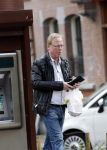 Amsterdam 25 maart 2011
Jack Spijkerman pint geld en doet boodschappen.
Peter Smulders bv