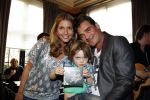 Amsterdam 15 april 2011
Presentatie nieuwe cd van Jeroen v d Boom bij het college hotel. Zijn vrouw Danie en zoon Luuk krijgen eerste cd
Peter Smulders bv