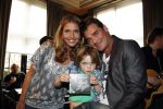 Amsterdam 15 april 2011
Presentatie nieuwe cd van Jeroen v d Boom bij het college hotel. Zijn vrouw Danie en zoon Luuk krijgen eerste cd
Peter Smulders bv
