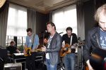 Amsterdam 15 april 2011
Presentatie nieuwe cd van Jeroen v d Boom bij het college hotel. Zijn vrouw Danie en zoon Luuk krijgen eerste cd
Peter Smulders bv