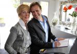 Poortugaal 3 april 2011
Boekpresentatie Eddy Doorenbos en cd opnames. Humphrey Campbell en zijn broers reiken eerste boek uit. Verder zijn natuurlijk de vrouw dochter en kleinzoons van Eddy aanwezig. Joke Bruijs met een kennis
Peter Smulders bv