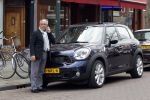 Amsterdam 15 april 2011
Joop Braakhekke bij zijn mini cooper country man
Peter Smulders bv