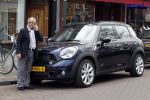 Amsterdam 15 april 2011
Joop Braakhekke bij zijn mini cooper country man
Peter Smulders bv