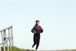 Uitdam 19 maart 
Katja Romer Schuurman aan het hardlopen bij haar op de dijk in uitdam.
Peter Smulders bv