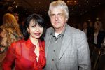 Amsterdam 17 april 2011
Sheila de Vries krijgt uit handen van burgemeester Eberhard v d Laan een koninklijke onderscheiding op haar feestje in het hilton. Laura Fygi met man
Peter Smulders bv