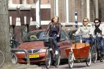 Amsterdam 4 april 2011
Liesbeth v Basten met een vriendin op de fiets.
Peter Smulders bv