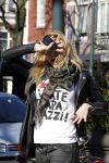 Amsterdam 27 maart 2011
Nicolette v Dam  met i hate paparazzi t shirt aan.
Peter Smulders bv