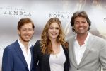 Amsterdam 7 april 2011
Presentatie cast Nova Zembla bij het Hilton. Reinout Oerlemans is regisseur en producent en Doutzen Kroes en Robert de Hoog spelen oa in de film.
Peter Smulders bv