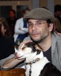 Amsterdam 29 maart 2011
Presentatie nieuwe boek Marian Mudder. Gooische Frieten ( Cynthia Abma en Annemieke Aalderink Bakker) reiken het ereste boek uit. Roeland Fernhout met hond en een vriendin
Peter Smulders bv