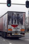 Tilburg 1 april 2011
Sem v Dijk met vingino reclame achter op vrachtwagen.
Peter Smulders bv