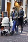 Amsterdam 19 maart 2011
Susan Smit met vriend en baby achter de kinderwagen en op terras.
Peter Smulders bv