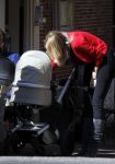 Amsterdam 19 maart 2011
Susan Smit met vriend en baby achter de kinderwagen en op terras.
Peter Smulders bv