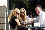 Amsterdam 29 maart 2011
Tatjana op terras met Patricia Paay en verliezend finalist van haar programma Richard Melessen.
Peter Smulders bv
