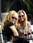 Amsterdam 29 maart 2011
Tatjana op terras met Patricia Paay en verliezend finalist van haar programma Richard Melessen.
Peter Smulders bv