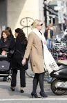Amsterdam 25 maart 2011
Tjitske Reidinga doet met de fiets boodschappen op de pc hooftstraat.
Peter Smulders bv