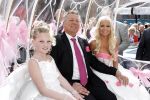 Scheveningen en Den Haag 1 april 2012
Trouwen Samantha de Jong ( Barbie uit oh oh Cherso) en Michael v d Plas. Barbie met haar vader
Peter Smulders bv