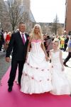 Scheveningen en Den Haag 1 april 2012
Trouwen Samantha de Jong ( Barbie uit oh oh Cherso) en Michael v d Plas. Barbie met haar vader
Peter Smulders bv