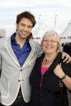 Amsterdam 27 maart 2012
Premiere cirque du Soleil bij de amsterdam Arena. Bas Muijs met moeder
Peter Smulders bv