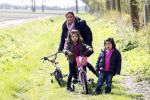 Slootdorp 12 en 13 april 2012
Constanza Breukhoven en haar man Mohammed en kinderen Soraiya en Semmy wonen sinds deze week in het friese dorp Slootdorp.
Peter Smulders bv
