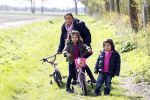 Slootdorp 12 en 13 april 2012
Constanza Breukhoven en haar man Mohammed en kinderen Soraiya en Semmy wonen sinds deze week in het friese dorp Slootdorp.
Peter Smulders bv