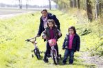 Slootdorp 12 en 13 april 2012
Constanza Breukhoven en haar man Mohammed en kinderen Soraiya en Semmy wonen sinds deze week in het friese dorp Slootdorp.
Peter Smulders bv