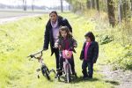 Slootdorp 12 en 13 april 2012
Constanza Breukhoven en haar man Mohammed en kinderen Soraiya en Semmy wonen sinds deze week in het friese dorp Slootdorp.
Peter Smulders bv