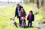 Slootdorp 12 en 13 april 2012
Constanza Breukhoven en haar man Mohammed en kinderen Soraiya en Semmy wonen sinds deze week in het friese dorp Slootdorp.
Peter Smulders bv