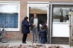 Slootdorp 12 en 13 april 2012
Constanza Breukhoven en haar man Mohammed en kinderen Soraiya en Semmy wonen sinds deze week in het friese dorp Slootdorp.
Peter Smulders bv