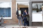 Slootdorp 12 en 13 april 2012
Constanza Breukhoven en haar man Mohammed en kinderen Soraiya en Semmy wonen sinds deze week in het friese dorp Slootdorp.
Peter Smulders bv