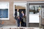 Slootdorp 12 en 13 april 2012
Constanza Breukhoven en haar man Mohammed en kinderen Soraiya en Semmy wonen sinds deze week in het friese dorp Slootdorp.
Peter Smulders bv