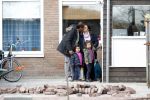 Slootdorp 12 en 13 april 2012
Constanza Breukhoven en haar man Mohammed en kinderen Soraiya en Semmy wonen sinds deze week in het friese dorp Slootdorp.
Peter Smulders bv