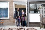 Slootdorp 12 en 13 april 2012
Constanza Breukhoven en haar man Mohammed en kinderen Soraiya en Semmy wonen sinds deze week in het friese dorp Slootdorp.
Peter Smulders bv