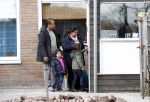 Slootdorp 12 en 13 april 2012
Constanza Breukhoven en haar man Mohammed en kinderen Soraiya en Semmy wonen sinds deze week in het friese dorp Slootdorp.
Peter Smulders bv